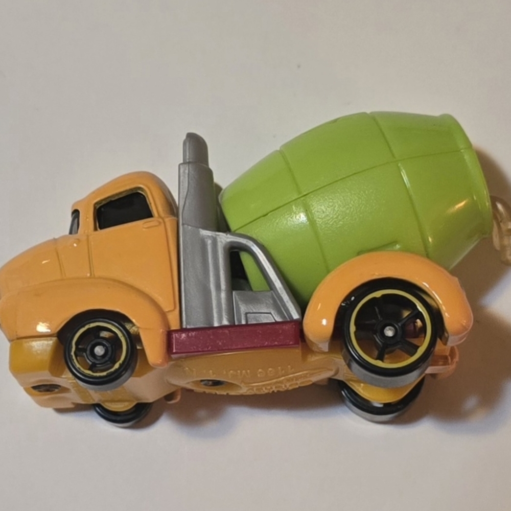 Winnie The Pooh Hot Wheels Disney HONEY Cement Mixer Truck 2018 SERIES 1 3/6